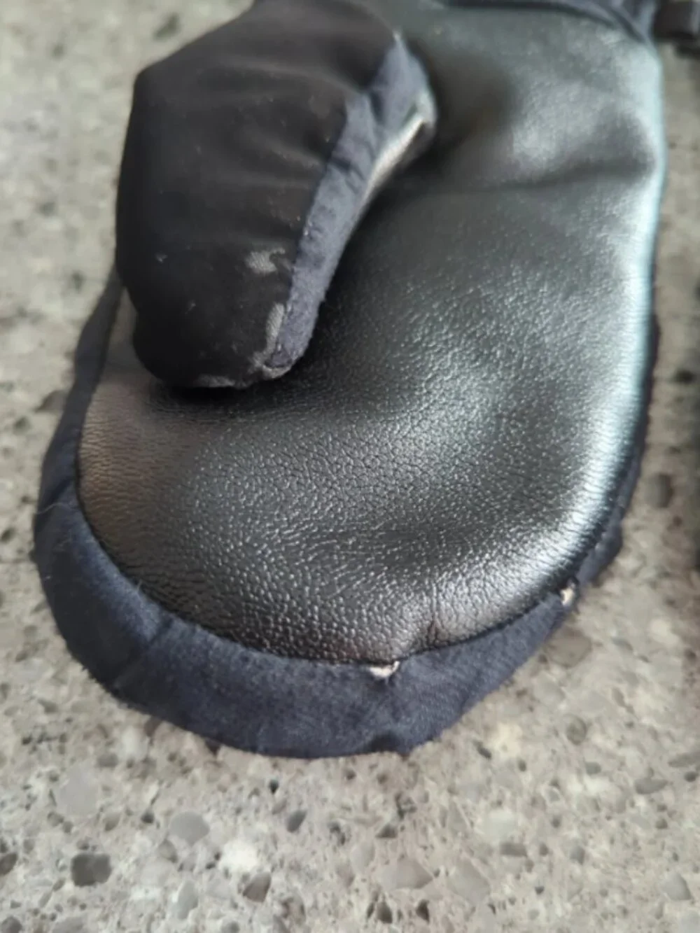 The North Face Youth Mittens | Small | Black
